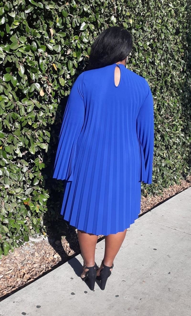 Plus Size Cape Sleeve Keyhole Back Pleated Knee Dress